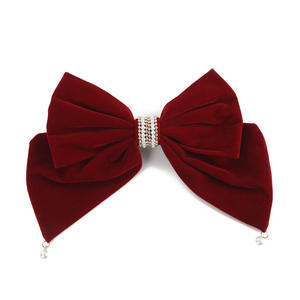 กิ๊บติดผมกำมะหยี่เกาหลีทรงโบว์ขนาดใหญ่ประดับมุกสำหรับผู้หญิง กิ๊บหนีบผมสำหรับฤดูใบไม้ผลิ ดีไซน์หรูหรา เหมาะสำหรับงานปาร์ตี้และใช้ในชีวิตประจำวัน - Product Image 6