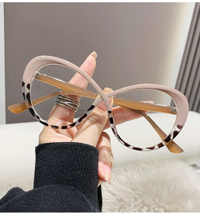 <span class=keywords><strong>Lunettes</strong></span> de mode personnalisées, design ovale croisé <span class=keywords><strong>et</strong></span> monture <span class=keywords><strong>anti</strong></span>-<span class=keywords><strong>lumière</strong></span> <span class=keywords><strong>bleue</strong></span> pour femmes, livraison rapide - Product Image 1