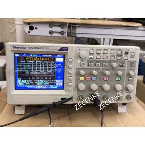1 pièce d'occasion - Oscilloscope numérique Tektronix TDS 2024C <span class=keywords><strong>4</strong></span> canaux 200 MHz 2 GS/s avec sonde - Product Image 5