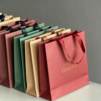 Sac cadeau en carton personnalisé avec logo, structure solide, capacité de 6 à 9 kg, design élégant pour les bijouteries, les parfumeries, les expositions