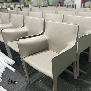 Chaise de salle à manger rembourrée gris clair personnalisable, pieds en métal mat, articles hôteliers en gros - Product Image 2