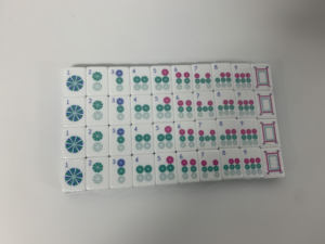 Ensemble de mahjong en acrylique de luxe, designs personnalisés avec monogramme, style américain, 240 tuiles pour le divertissement, emballage personnalisable en couleur - Product Image 4