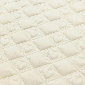 Áo khoác mùa đông lót bông, chất liệu 100% nylon may chần hình trái tim, ấm áp và có thể tùy chỉnh - Product Image 2