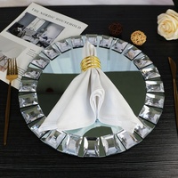 Assiettes de présentation décoratives de luxe en verre miroir argenté, ornées de diamants, pour la décoration de table de mariage (vente en gros)