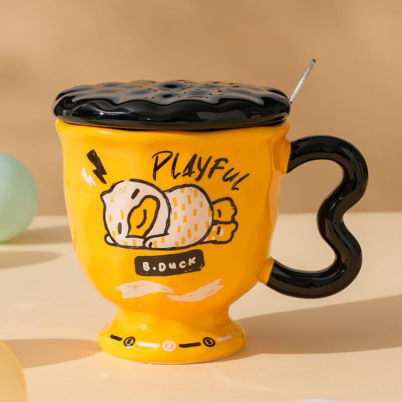 Les tasses jaunes sont tellement intéressantes !