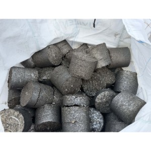 Briquettes d'acier allié pressées Ni8-10% Cr17-20% pour la fusion en four métallurgique, 5-35kg, vente en gros, origine Russie, livraison 8-14 jours - Product Image 1