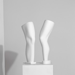 Venta al por mayor precio barato rodillera maniquí fibra de vidrio Hombre Deporte tienda mano rodillera pantalla maniquí para la venta - Product Image 4