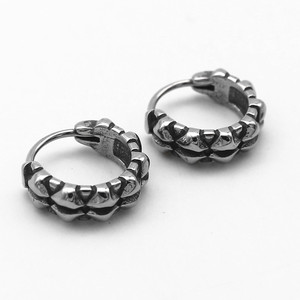 Yunnique Boucles d'oreilles Huggie géométriques en acier titane unisexe, petites boucles d'oreilles créoles tendance, bijoux - Product Image 5