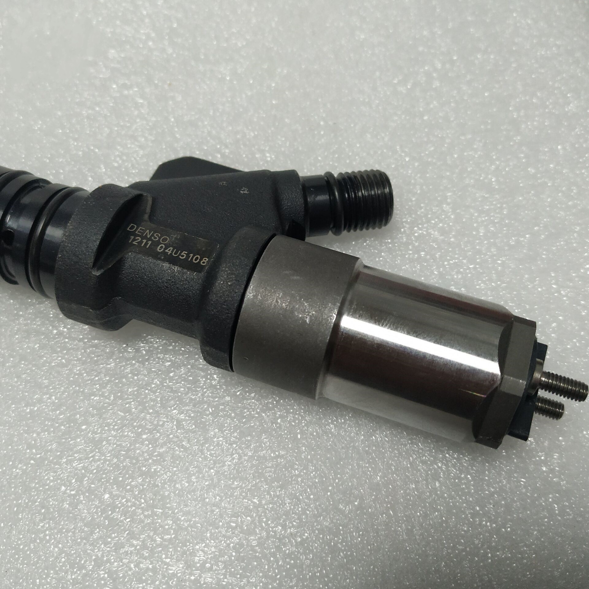 diesel injector nozzle 095000-1211 6156-11-3300 injector for KomatsuExcavator SA60125E PC400-7 common rail injector 095000-1211