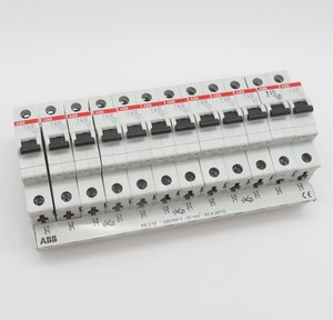 Nuevo y Original 12x S201 <span class=keywords><strong>B10</strong></span> 10a con Riel de Fase en Stock en Almacén - Product Image 1