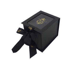 Caja de vela plegable con cierre de cinta negra romántica personalizada, ventana de PVC de lujo, embalaje de papel elegante, cinta negra para eventos románticos - Product Image 1