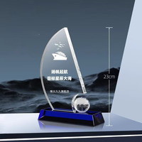 Vente en gros de plaques de verre avec base bleue, logo personnalisé, trophée en cristal bleu unique pour voiliers, récompenses pour la coopération commerciale