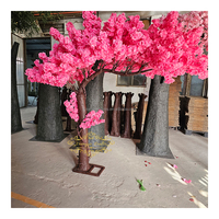 Grand cerisier artificiel rose clair en fibre de verre japonaise, arbre à fleurs de cerisier rose incurvé pour la décoration d'événements de mariage