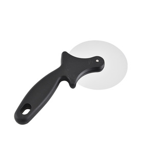 Cortador de pizza de acero inoxidable con mango negro, acero inoxidable 430 para cortar pizza y pasteles - Product Image 2