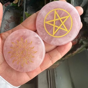 Círculo de Cuarzo Rosa de 5.5cm con Impresión de Imagen, Piedras Curativas, Artesanía en Cristal, Regalos Únicos - Product Image 3