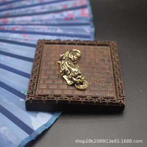 Llavero de latón Pixiu con colgante de moneda hecho a mano de forma irregular para decoración del hogar o regalo - Product Image 4