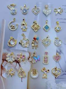 Vente en gros de pendentifs en forme de cœur en cristal rose plaqué or 18 carats, collection de charmes romantiques en forme de cœur de fleur et de planète pour <span class=keywords><strong>la</strong></span> fabrication de colliers en DIY - Product Image 6