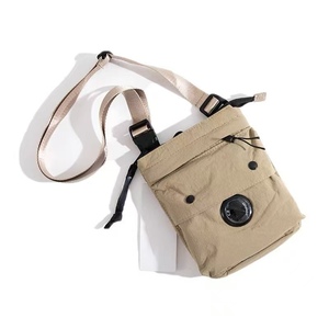 Sac à bandoulière en nylon imperméable de créateur de mode pour hommes, sac à bandoulière de messager de couple sac plat pour la ville décontractée - Product Image 3