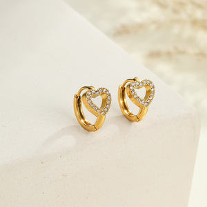 Pendientes de Corazón de Circonita para Mujer, Aros Huggie Dorados con Corazón Abierto, Joyería Fina y Delicada, Regalo para Ella, Estilo Diario, Boda, Novia - Product Image 4