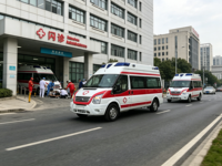 Nouvelle ambulance médicale d'urgence à pression négative AOMAN Transit pour les interventions de sauvetage en milieu hospitalier et clinique