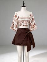 Ensemble deux pièces pour femme : haut court imprimé à manches courtes et jupe mini marron, tenue d'été, vente en gros, personnalisable