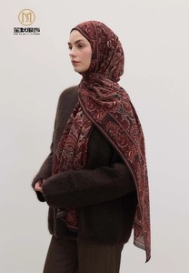 SHENGMO fil fin et doux coton découpé au Laser <span class=keywords><strong>110</strong></span>*<span class=keywords><strong>110</strong></span> imprimé Hijab musulman Hijab carré usine en gros conception personnalisée <span class=keywords><strong>taille</strong></span> Logo - Product Image 2