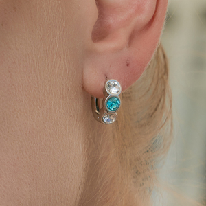 Boucles d'oreilles créoles J&D Jewelry en acier inoxydable couleur argent avec zircone cubique bleue et blanche pour femmes et jeunes filles, usage quotidien - Product Image 3