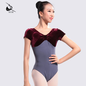 <span class=keywords><strong>Justaucorps</strong></span> court en velours Baiwu à manches courtes et dos ouvert - Product Image 1