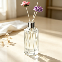 Diffuseur en verre transparent hexagonal avec fleurs décoratives, vase diffuseur d'arômes rechargeable pour la décoration parfumée des hôtels
