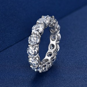 Anillo de Moissanita de Buena Calidad Estilo Hip Hop para Joyería Urbana, Uso Diario y Regalo para Ocasiones Especiales Disponible al Mejor Precio - Product Image 1