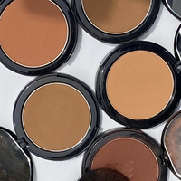 Poudre bronzante pressée mate vegan personnalisée, résistante à l'eau, avec houppette, maquillage haute couvrance, poudre pour le visage pour peaux foncées