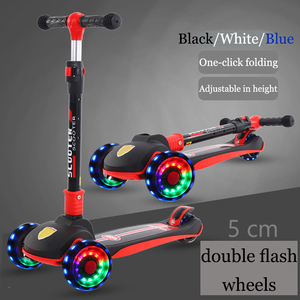 Scooter de <span class=keywords><strong>ski</strong></span> extérieur de haute qualité avec 3 roues en PU pliable Scooter de <span class=keywords><strong>ski</strong></span> pour enfants de 3 à 12 ans Caractéristiques clignotantes - Product Image 1