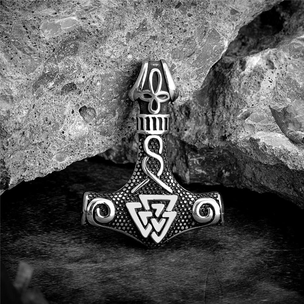 Steel-colored single pendant