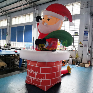 Décorations de Noël géantes gonflables pour l'extérieur, Père Noël géant tenant des cadeaux et une canne en sucre. - Product Image 4