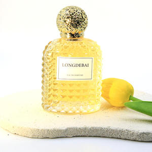 Botella de Perfume de Vidrio Transparente con Relieve Brillante, 50ml 100ml, Recargable, con Tapa de Spray Dorada/Plateada, en Oferta - Product Image 2
