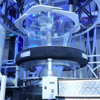 Machine de soufflage de film co-extrudé 5 couches à commande automatique de l'épaisseur avec refroidissement IBC pour film d'emballage alimentaire pour animaux de compagnie, directement de l'usine