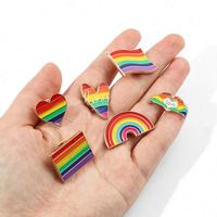 2025 pas cher en gros émail broche arc-en-ciel drapeau coeur dessin animé broches revers broche nouveauté concepteur en vrac