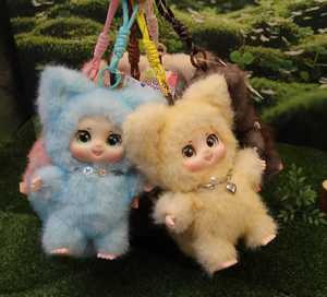 Nuovo Arrivo 2026 - Ciondolo Bambola Carina in Peluche Corto da 18 CM, Originale Autorizzato, Accessorio per Borsa Regalo, Giocattolo da Collezione - Vendita all'Ingrosso - Product Image 1