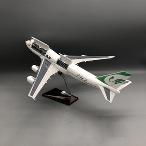 Modelo de Avión de Resina Boeing 747-400 de <span class=keywords><strong>Mahan</strong></span> Air a Escala 1/150 de 47 cm con Cabina Abrible y Luces LED - Product Image 4