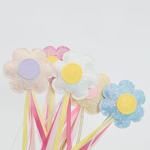 Varita de Hada Infantil con Lentejuelas de Flores y Borlas Brillantes, Hecha a Mano, para Halloween, Ramadán, Graduación, Espectáculos y Actuaciones - Product Image 1