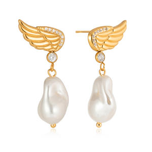 Pendientes de Oro con Alas de Ángel de Acero Inoxidable con Perla Barroca y Alas con Circonitas Pavé, Pendientes Colgantes Vintage, Joyería Simbólica para Mujer - Product Image 6