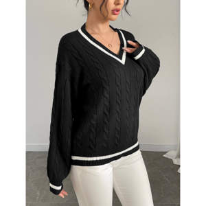 Pull en tricot torsadé à col en V noir pour femmes - Product Image 3