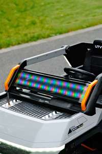 热销大尺寸电动塑料玩具车新设计四轮驱动两座式电池供电玩具车适合2-13岁儿童驾驶 - Product Image 5