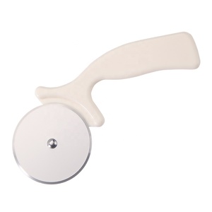 <span class=keywords><strong>Petit</strong></span> <span class=keywords><strong>emporte</strong></span>-pièce avec manche en plastique Couteau à molette à pizza rond en acier inoxydable Outils de cuisson <span class=keywords><strong>Emporte</strong></span>-pièce à rouleau Coupe à anneau - Product Image 4