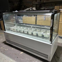 Nouveau modèle de réfrigérateur à crème glacée commercial congélateur 12 saveurs verre incurvé ventilateur à température unique refroidissement affichage numérique