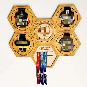 Verkaufsschlager wandmontage Medaille Honigwabe-Vorlage lasergeschnitten hölzern Medaillengeber Halter für laufgeschenke