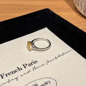 Anillo Clásico de Plata Pura S925 con Cuatro Garras y Diamante Amarillo de la Fortuna, Diseño de Nicho, Simple y Exquisito - Product Image 5