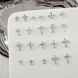 10 piezas de adornos retro de aleación con forma de cruz para uñas, accesorios 3D plateados con diamantes de imitación para diseño de manicura - Product Image 4