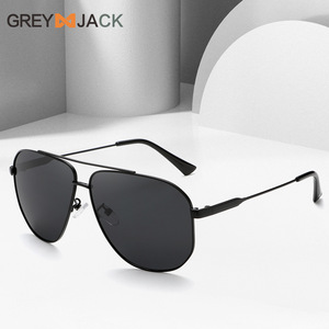 Lunettes de soleil aviateur Greyjack, monture en métal noir, polarisées, protection UV400, style unisexe - Product Image 1