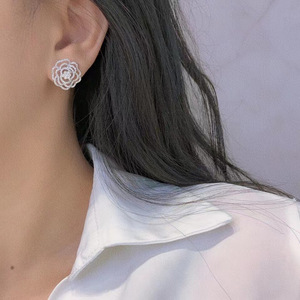 Orecchini a Perno Vintage con Fiore Traforato per Donne, Eleganti Orecchini Floreali per Uso Quotidiano, Gioielli Estivi alla Moda, Vendita all'Ingrosso - Product Image 6